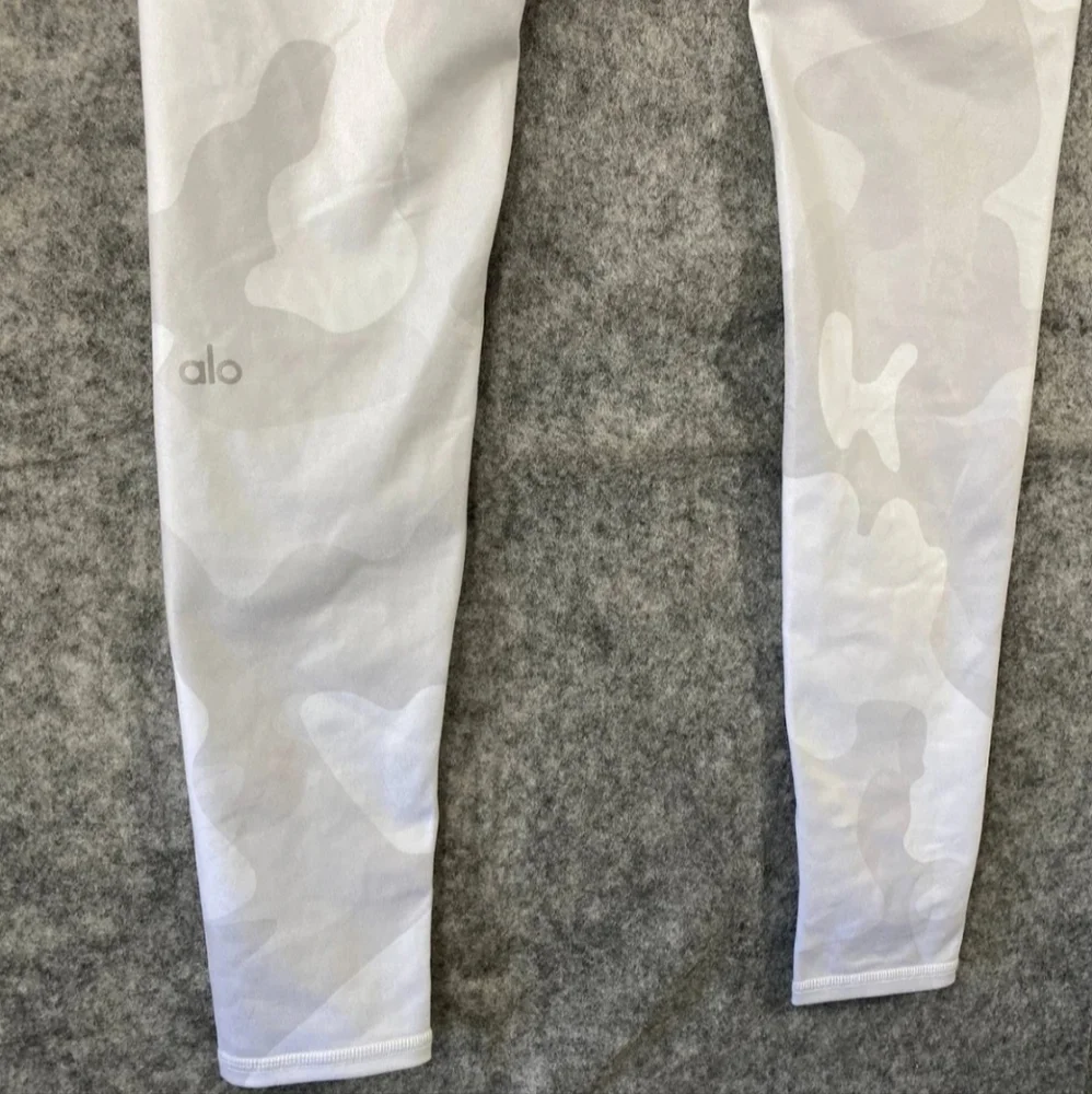 White Camo Alo Yoga Leggings - Picture 5 of 6